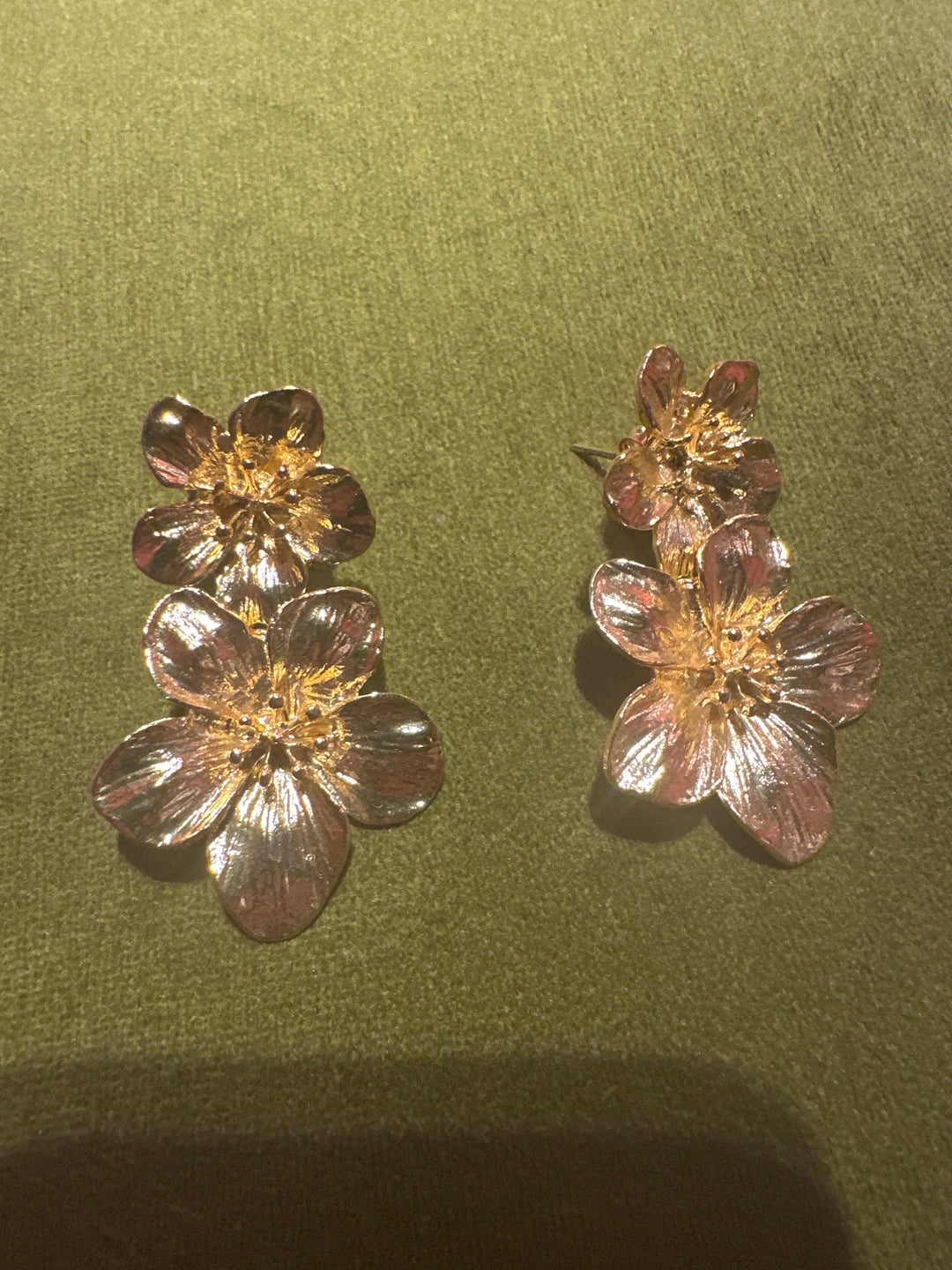 Çiçekli Bronz Küpe